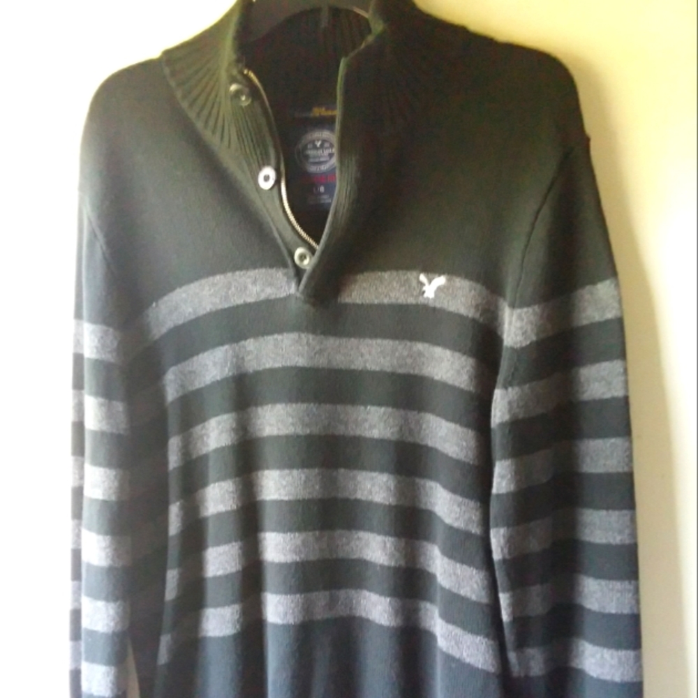 Men's SZ Large Striped Black Gray American Eagle Sweater Long Sleeved Great Gift